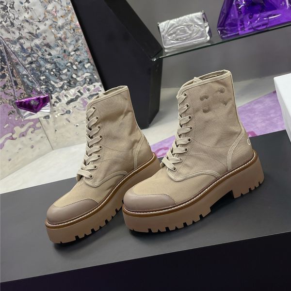 canvas patapans lace up short boot triomphe embossing suede calfskin combat boots for women black beige bull leather logo booties thick bott
canvas patapans lace up short boot triomphe embossing suede calfskin combat boots for women black beige bull leather logo booties thick bott