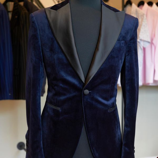 one pieces luxury wedding tuxedos men coat handsome velvet peaked lapel one button pockets customize available in multiple colors causal dai, Black;gray
one pieces luxury wedding tuxedos men coat handsome velvet peaked lapel one button pockets customize available in multiple colors causal dai, Black;gray