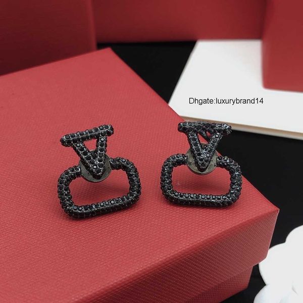 designer earring letter v stud premium earing luxury women fashion hoop valentinoly jewelry metal earring ah2e, Golden;silver
designer earring letter v stud premium earing luxury women fashion hoop valentinoly jewelry metal earring ah2e, Golden;silver