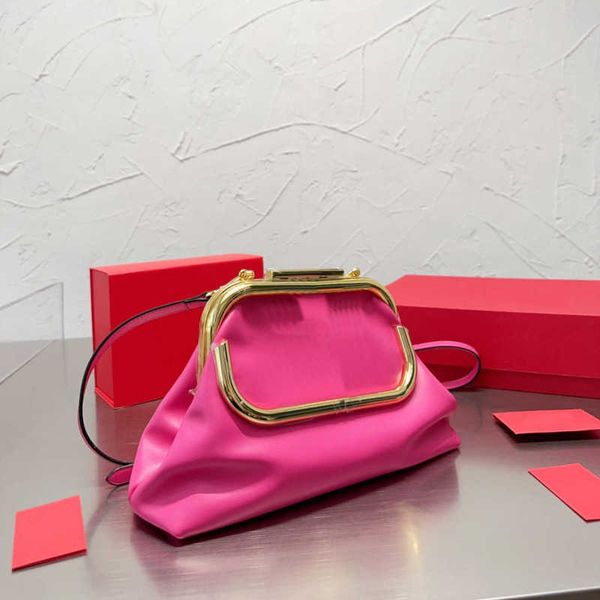 cloud clutch bags women designer bag v letter luxury handbags leather clutch crossbody bags female shoulder bags purse 230615
cloud clutch bags women designer bag v letter luxury handbags leather clutch crossbody bags female shoulder bags purse 230615