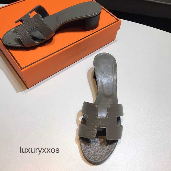 sandal wooden 2023 girl oran oasis slippers h summer black shiny round head designer heel slipper one piece thick shoes beach outer female 2
sandal wooden 2023 girl oran oasis slippers h summer black shiny round head designer heel slipper one piece thick shoes beach outer female 2