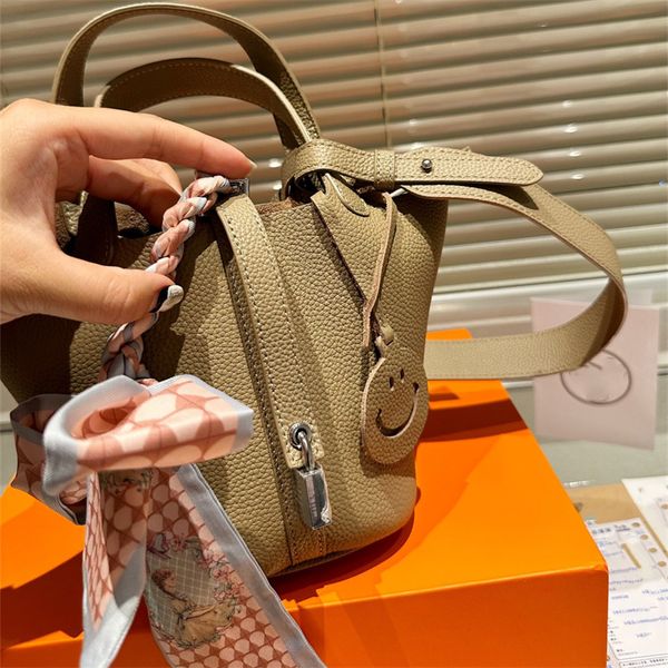 luxury women handbags shoulder bags genuine leather women bucket bag mini shopping bag picotin lock interior canvas bag cow leather women to
luxury women handbags shoulder bags genuine leather women bucket bag mini shopping bag picotin lock interior canvas bag cow leather women to