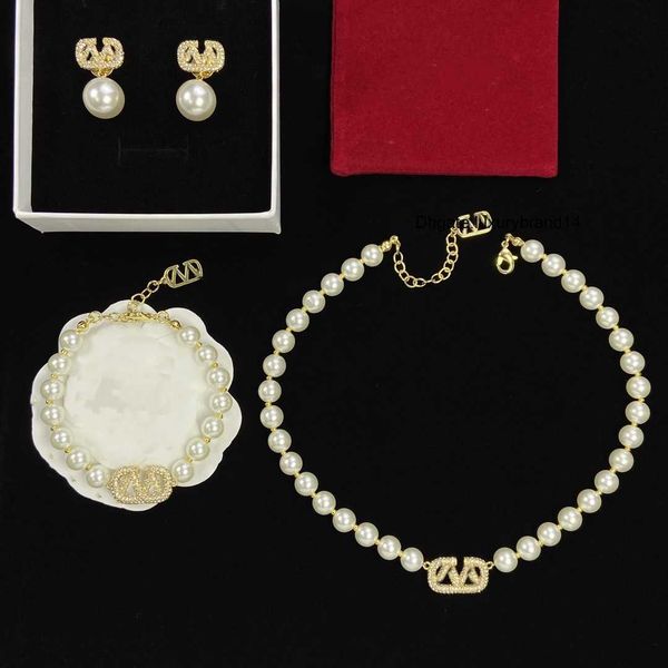 europe america fashion style jewelry sets lady women elegant v initials charm pendant necklace luxury bracelet valentinoly stud earrings set, Black
europe america fashion style jewelry sets lady women elegant v initials charm pendant necklace luxury bracelet valentinoly stud earrings set, Black