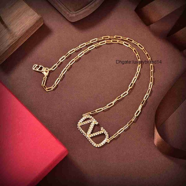 designer pendant necklaces letter v jewelry necklace luxury women new style fashion jewelry pearl metal valentinoly day gift t332fds, Silver
designer pendant necklaces letter v jewelry necklace luxury women new style fashion jewelry pearl metal valentinoly day gift t332fds, Silver
