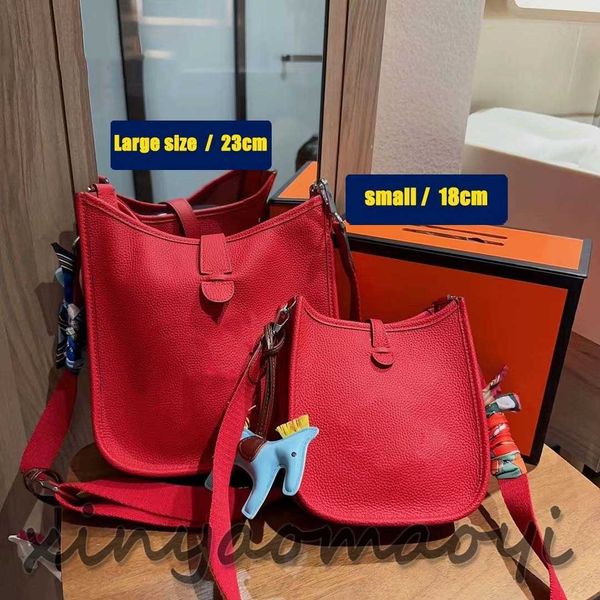 designer cowhide handbag crossbody bag solid color purse for men and women stylish size multi-color optional v104271 red bag
designer cowhide handbag crossbody bag solid color purse for men and women stylish size multi-color optional v104271 red bag