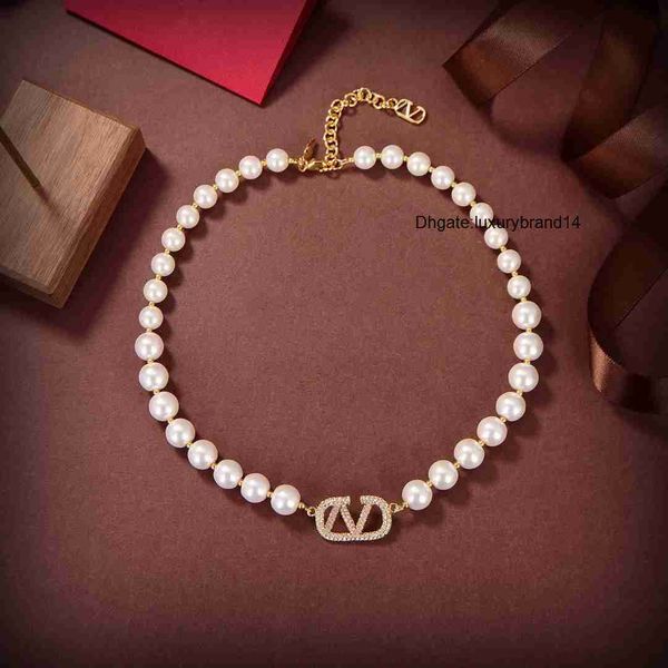 designer letter v pendant s jewelry luxury for lady women pearl metal gold necklace valentinoly advanced accessories chokers 2334, Silver
designer letter v pendant s jewelry luxury for lady women pearl metal gold necklace valentinoly advanced accessories chokers 2334, Silver