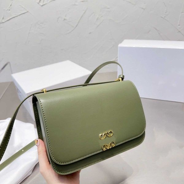 high-end designer bag lowe brand single shoulder handbag women's leather clamshell small square saddle wallet fashion multi-functional
high-end designer bag lowe brand single shoulder handbag women's leather clamshell small square saddle wallet fashion multi-functional