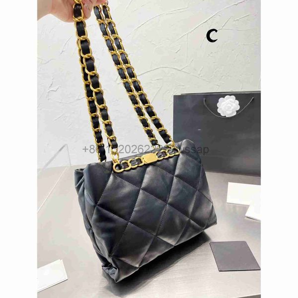 xiaoxiangfeng 22 autumn/winter tote bag large capacity wide chain shoulder bag lingge retro underarm big bag shopping bag for women
xiaoxiangfeng 22 autumn/winter tote bag large capacity wide chain shoulder bag lingge retro underarm big bag shopping bag for women