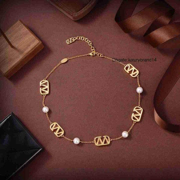 luxury brand necklace pendant designer fashion jewelry valentinoly man cjeweler letter v chain for men woman trendy necklaces jewellery ah1e, Silver
luxury brand necklace pendant designer fashion jewelry valentinoly man cjeweler letter v chain for men woman trendy necklaces jewellery ah1e, Silver