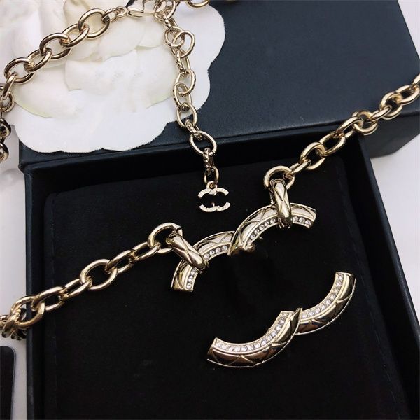 20 style c-letter ccity cuban link chain pendant pearl necklaces brand designer necklaces for women man wedding party choker jewelry 5634, Silver
20 style c-letter ccity cuban link chain pendant pearl necklaces brand designer necklaces for women man wedding party choker jewelry 5634, Silver
