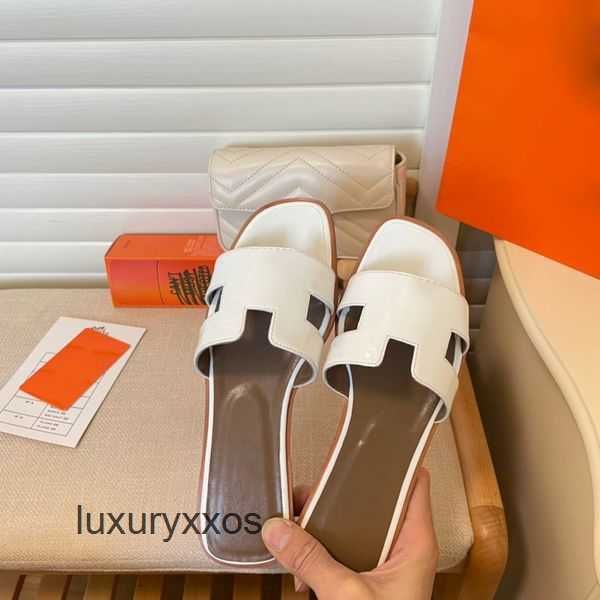 beach slipper flat sandal slippers luxury 2023 leather ladies summer girl shoes fashion oran women designer h letter slides flip flops 7l6c
beach slipper flat sandal slippers luxury 2023 leather ladies summer girl shoes fashion oran women designer h letter slides flip flops 7l6c