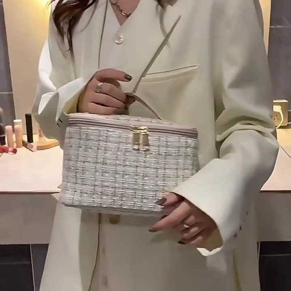 clutch bag 2023 new xiaoxiangfeng makeup bag high beauty value fashion large capacity portable handbag cosmetics storage bag
clutch bag 2023 new xiaoxiangfeng makeup bag high beauty value fashion large capacity portable handbag cosmetics storage bag