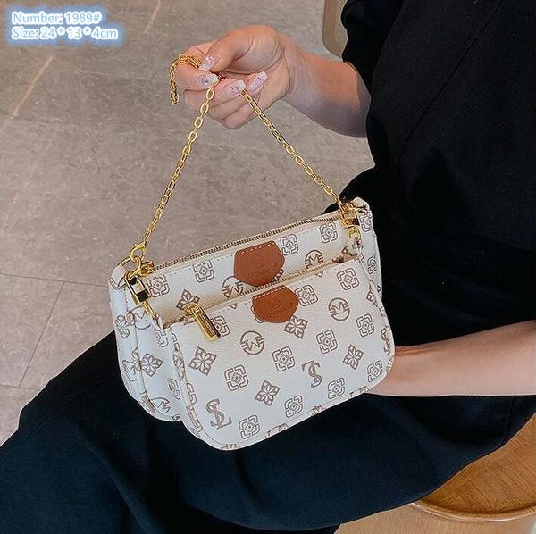 Factory wholesale ladies shoulder bags 2 colors classic old color retro backpack multifunctional printed leather handbag street fashion three-piece chain bag, Coffee-1989#
Factory wholesale ladies shoulder bags 2 colors classic old color retro backpack multifunctional printed leather handbag street fashion three-piece chain bag, Coffee-1989#