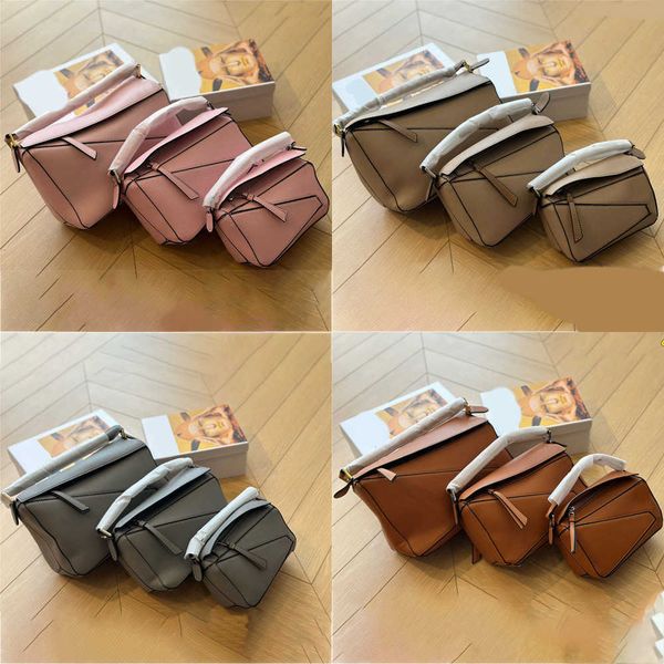 vintage line camera bags designer shoulder luxurys handbags printing phone wallet temperament crossbody tote 230715
vintage line camera bags designer shoulder luxurys handbags printing phone wallet temperament crossbody tote 230715