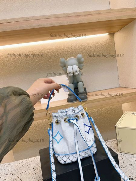 nano noe seasonal resort bag 23ss summer by the pool womens handbag designer mini bucket bag pink blue beige luxurys drawstring purse handba
nano noe seasonal resort bag 23ss summer by the pool womens handbag designer mini bucket bag pink blue beige luxurys drawstring purse handba
