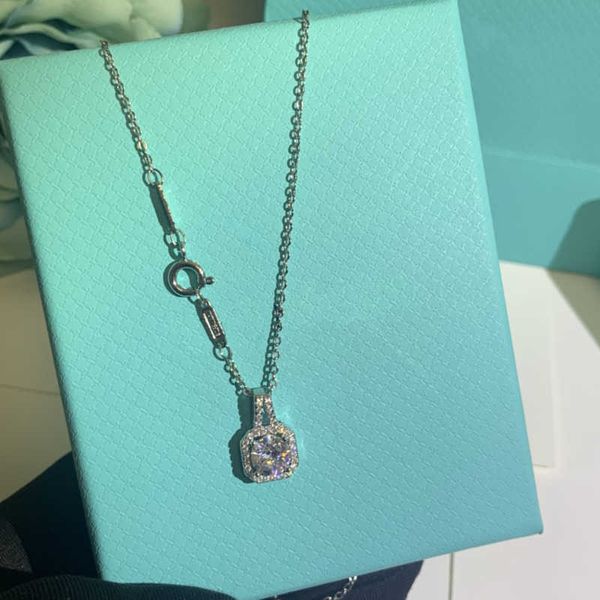 luxury sales pendant necklace fashion men women inverted triangle letter designer simple atmospheric jewelry personality collarbone chain, Silver
luxury sales pendant necklace fashion men women inverted triangle letter designer simple atmospheric jewelry personality collarbone chain, Silver
