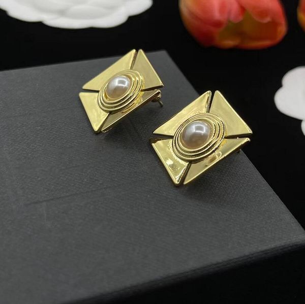 fashion stud earring white pearl square brass luxury designer earrings for women wedding party gift jewelry with box, Golden;silver
fashion stud earring white pearl square brass luxury designer earrings for women wedding party gift jewelry with box, Golden;silver