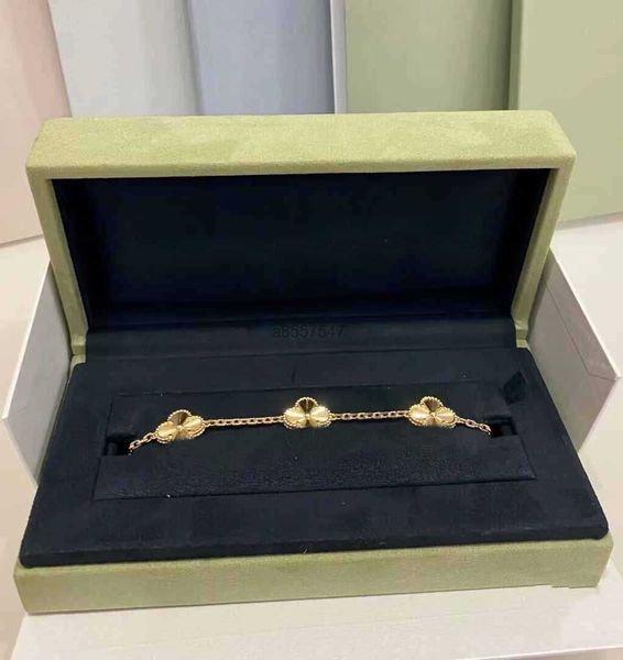 s925 silver charm pendant bracelet with diamond and no in 18k gold plated 5pcs flowers have stamp box ps7056a 2br1w, Golden;silver
s925 silver charm pendant bracelet with diamond and no in 18k gold plated 5pcs flowers have stamp box ps7056a 2br1w, Golden;silver
