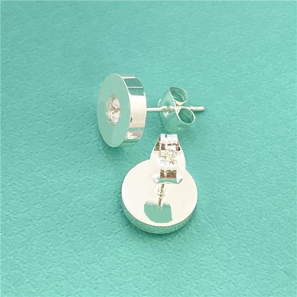classic simple designer earrings gold diamond stud earrings titanium steel love earrings for women exquisite simple fashion with bag, Golden;silver
classic simple designer earrings gold diamond stud earrings titanium steel love earrings for women exquisite simple fashion with bag, Golden;silver