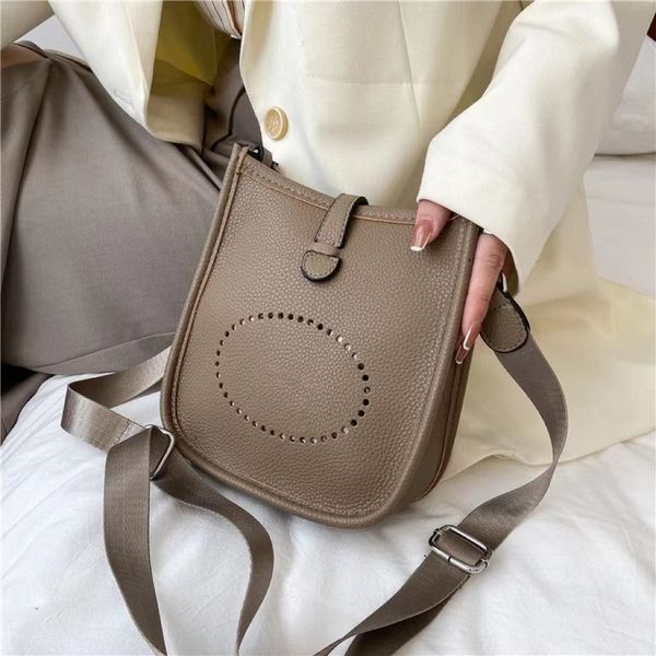 women's skew lychee print satchel luxury tote pu mobile phone bag change mini evelyn classic designer messenger purse underarm wide str
women's skew lychee print satchel luxury tote pu mobile phone bag change mini evelyn classic designer messenger purse underarm wide str