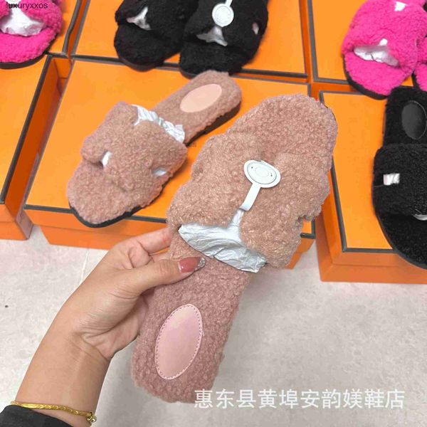 2023 plush wearing lady oran hh slipper female outerwear designer shearling insole h autumn winter sandals lamb hair one slipper large size
2023 plush wearing lady oran hh slipper female outerwear designer shearling insole h autumn winter sandals lamb hair one slipper large size
