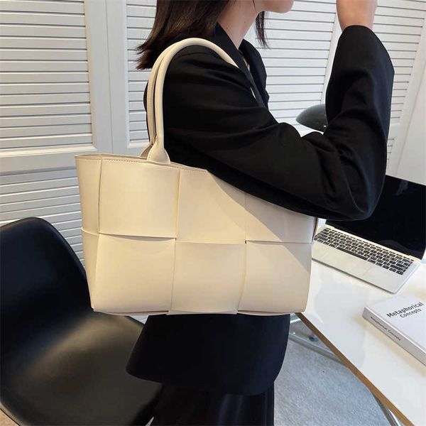 wanghong big bag new fashion high grade westernized shoulder bag women's bag large capacity versatile portable tote bag
wanghong big bag new fashion high grade westernized shoulder bag women's bag large capacity versatile portable tote bag