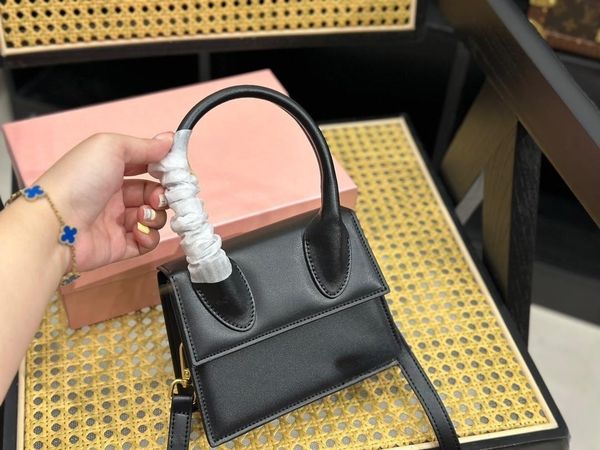 2023 new spring/summer women's bag, fashionable square bag, personalized trendy underarm one shoulder retro texture crossbody bag, hand
2023 new spring/summer women's bag, fashionable square bag, personalized trendy underarm one shoulder retro texture crossbody bag, hand