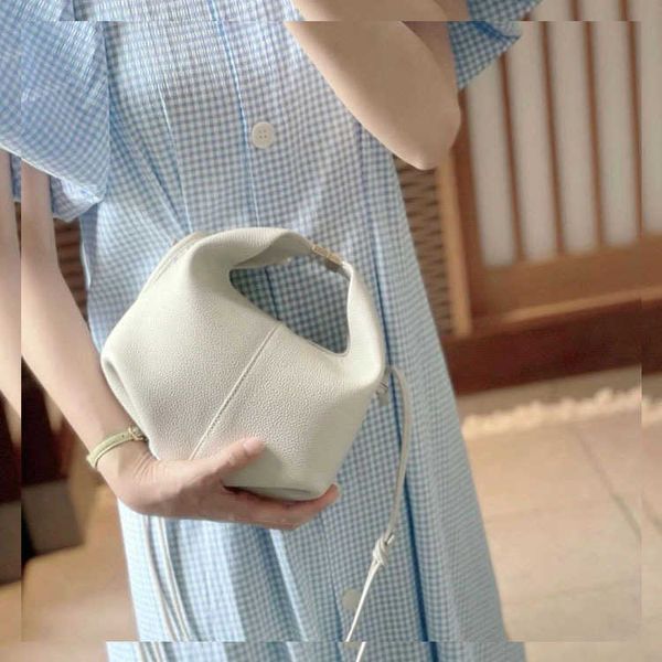 france 2022 w pendant bag number eleven o shoulder diagonal straddle bag pl cowhide women's bag230707
france 2022 w pendant bag number eleven o shoulder diagonal straddle bag pl cowhide women's bag230707