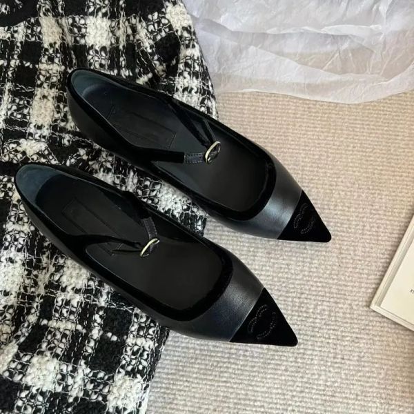 casual shoes pure original small fragrant wind single female pointy 2023 spring new french vintage one button mary jane, Black
casual shoes pure original small fragrant wind single female pointy 2023 spring new french vintage one button mary jane, Black