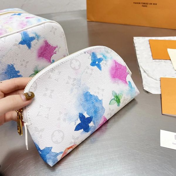CC DOPP KIT TOILET POUCH Designer Makeup Bag Leather Toiletry large capacity cosmetics bag Fashion women Make Up Travel Handbags Purses, 2_color
CC DOPP KIT TOILET POUCH Designer Makeup Bag Leather Toiletry large capacity cosmetics bag Fashion women Make Up Travel Handbags Purses, 2_color
