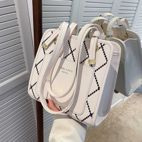 net red bag women's spring and summer popular new fashion versatile high texture fashion shoulder bag tote bag
net red bag women's spring and summer popular new fashion versatile high texture fashion shoulder bag tote bag
