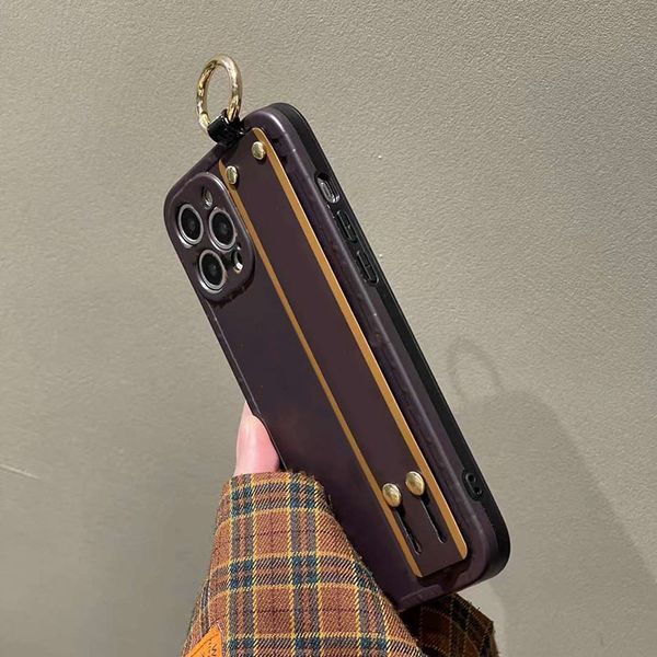 designer brown old flower ring wristband phone cases for apple iphone 14 plus 13 12 11 pro max luxury matte leather fine cutouts cell back c
designer brown old flower ring wristband phone cases for apple iphone 14 plus 13 12 11 pro max luxury matte leather fine cutouts cell back c