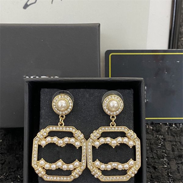 classics earrings designer stud c earing luxury charm women ccity heart diamond pearl earring jewelry womam 411, Golden;silver
classics earrings designer stud c earing luxury charm women ccity heart diamond pearl earring jewelry womam 411, Golden;silver