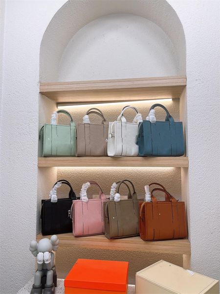 tote designer single tote bag classic women's casual canvas fashion women's shoulder bag crossbody bag large capacity shopping bag
tote designer single tote bag classic women's casual canvas fashion women's shoulder bag crossbody bag large capacity shopping bag
