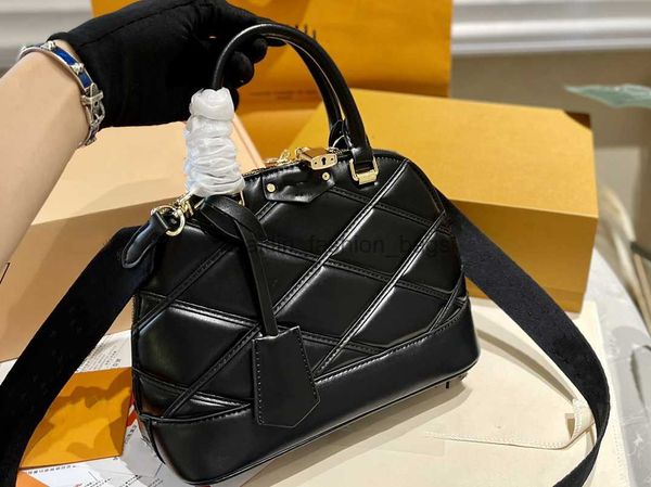 fashion designer shell bag alma bb embroidery thread embossing classic ladies handbag women crossbody handbag shoulder bags 24x18cm caitlin_
fashion designer shell bag alma bb embroidery thread embossing classic ladies handbag women crossbody handbag shoulder bags 24x18cm caitlin_