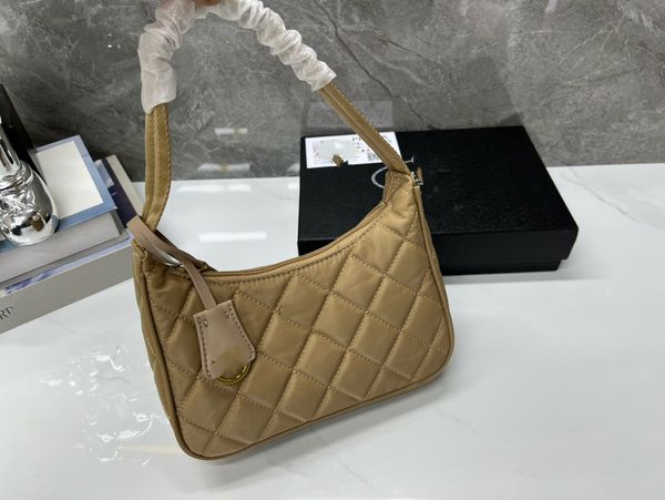 2023 classic women's handbag fashion designer women's shoulder bag leather shopping bag women's plaid underarm bag year-round
2023 classic women's handbag fashion designer women's shoulder bag leather shopping bag women's plaid underarm bag year-round