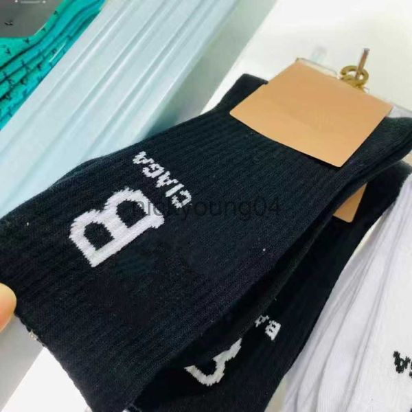 accessories men's socks designer womens 8 colors bb four seasons letter print brand cotton mid tube j230707, Silver
accessories men's socks designer womens 8 colors bb four seasons letter print brand cotton mid tube j230707, Silver