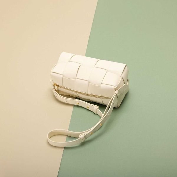 hong kong shopping agency small square bag 2023 new fashion woven women's design one shoulder underarm handheld pillow
hong kong shopping agency small square bag 2023 new fashion woven women's design one shoulder underarm handheld pillow