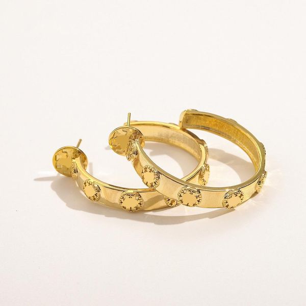 2023 925 silver new luxury brand women earrings designer gold silver plated earring for wedding party jewerlry accessories, Golden;silver
2023 925 silver new luxury brand women earrings designer gold silver plated earring for wedding party jewerlry accessories, Golden;silver