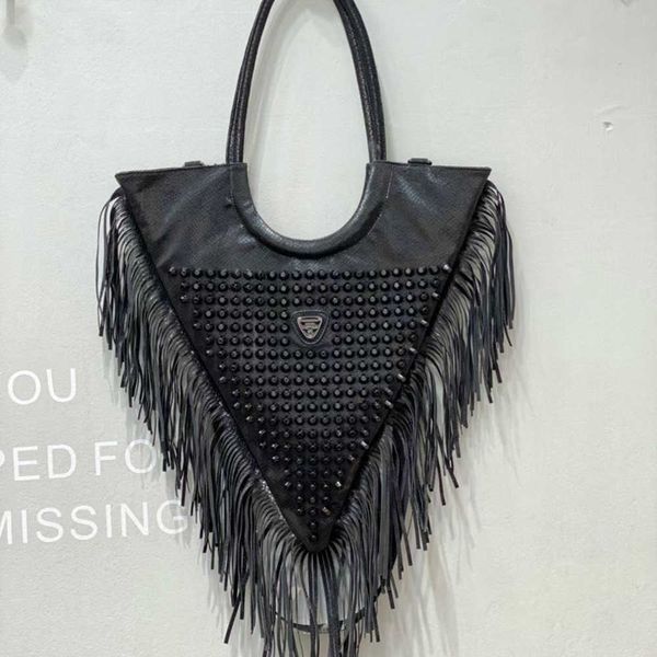 women's bag rivet triangular tassel bag single shoulder messenger handbag large capacity bag wide shoulder strap bag 230707
women's bag rivet triangular tassel bag single shoulder messenger handbag large capacity bag wide shoulder strap bag 230707