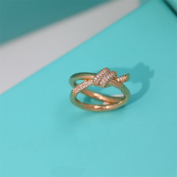 luxury designer ladies gold rings with diamonds fashion classic jewelry silver plated rose titanium adjustable cross lover ring with box
luxury designer ladies gold rings with diamonds fashion classic jewelry silver plated rose titanium adjustable cross lover ring with box
