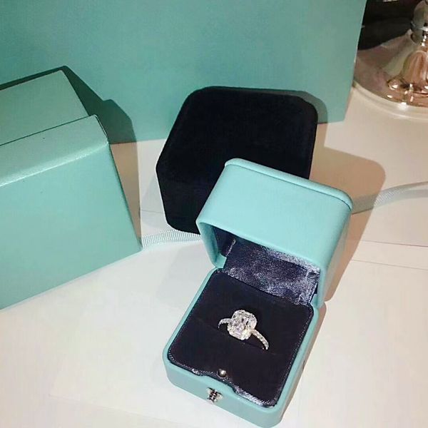 luxury 925 sterling silver women's wedding ring fashion designer love ring classic jewelry girl valentine's day gift box, Slivery;golden
luxury 925 sterling silver women's wedding ring fashion designer love ring classic jewelry girl valentine's day gift box, Slivery;golden