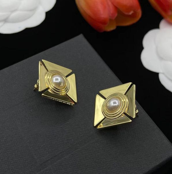 classic chic 18k gold plated ear stud famous designer earring for women lovers gift hip hop jewelry, Golden;silver
classic chic 18k gold plated ear stud famous designer earring for women lovers gift hip hop jewelry, Golden;silver