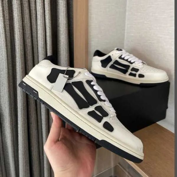 og 2023 casual shoes fashion designer sneakers black white pink grey red skel low men womens sport shoe size 35-44 0iu2
og 2023 casual shoes fashion designer sneakers black white pink grey red skel low men womens sport shoe size 35-44 0iu2