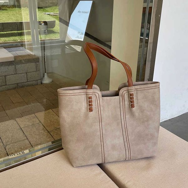 version new fashion atmosphere simple tote bag large capacity one shoulder handheld commuter big bag female
version new fashion atmosphere simple tote bag large capacity one shoulder handheld commuter big bag female