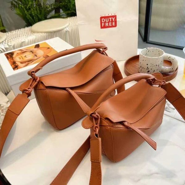 2023 girl bag designer cool loewsbag bags puzzle summer leather women's wide shoulder strap geometry spliced handbag single crossbody
2023 girl bag designer cool loewsbag bags puzzle summer leather women's wide shoulder strap geometry spliced handbag single crossbody
