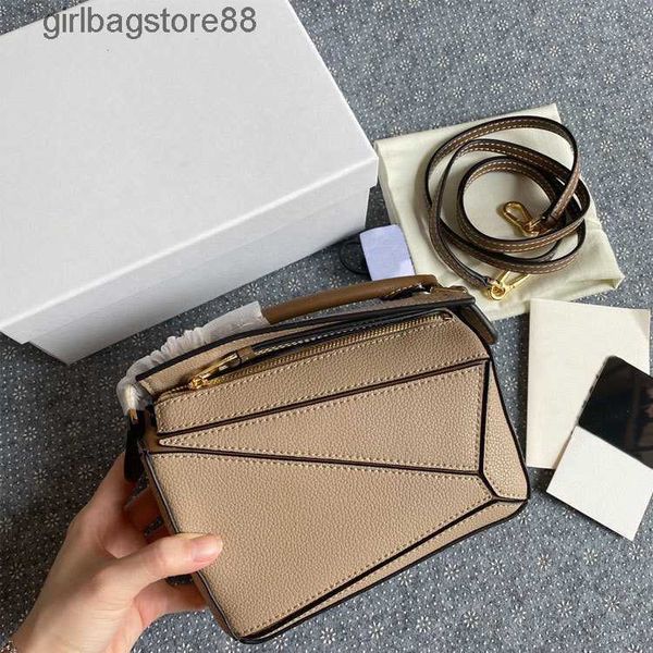 2023 calf puzzles mini girl one bags cool pack bag head layer designer leather geometry loewsbag shoulder crossbody 20cm handbags 5w17
2023 calf puzzles mini girl one bags cool pack bag head layer designer leather geometry loewsbag shoulder crossbody 20cm handbags 5w17
