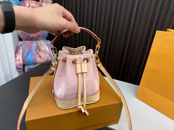 luxurys designers bag speedy neonoe bucket shoulder bags flower purses women tote brand letter embossing patent leather handbags crossbody b
luxurys designers bag speedy neonoe bucket shoulder bags flower purses women tote brand letter embossing patent leather handbags crossbody b