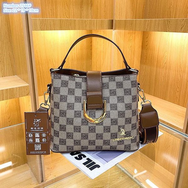 factory wholesale ladies shoulder bags 2 colors simple and versatile contrast leather bucket bag street popular plaid handbag retro western
factory wholesale ladies shoulder bags 2 colors simple and versatile contrast leather bucket bag street popular plaid handbag retro western