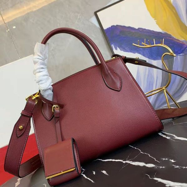 leather tote shoulder handbags pochette 5a designer handbag plain chains letter hard canvas solid adjustable shoulder strap flap bags magnes, Black;red
leather tote shoulder handbags pochette 5a designer handbag plain chains letter hard canvas solid adjustable shoulder strap flap bags magnes, Black;red